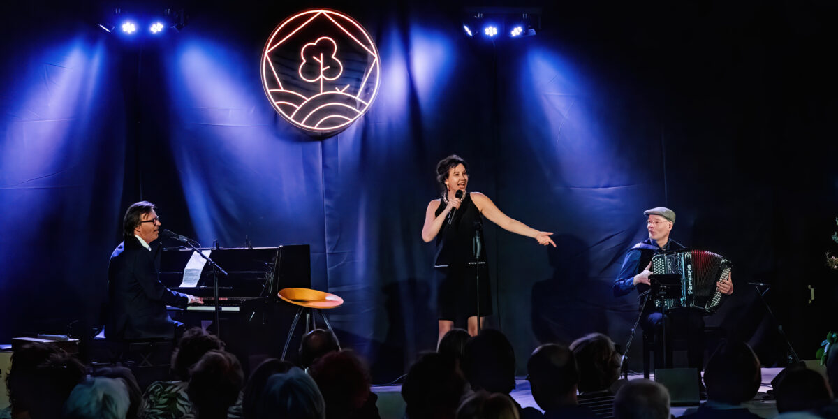 Trio Britta Maria | Houd Moed-Courage
